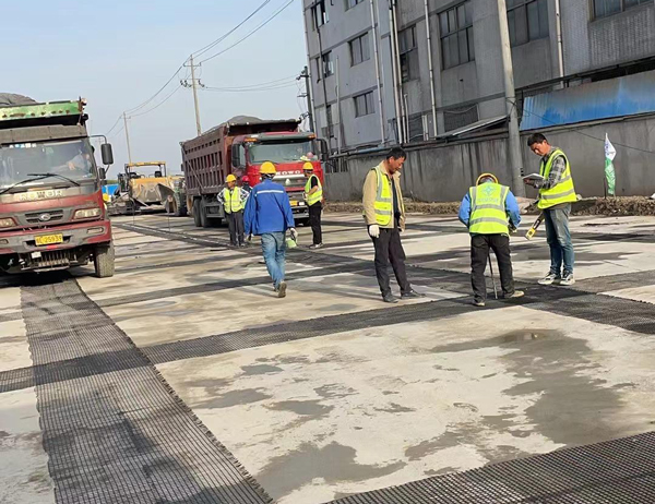 洱源老材料的新故事：玻璃纤维土工格栅如何在‘白改黑’浪潮中重获新生？